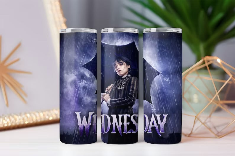 "Wednesday" mintás szívószálas fémpohár zárható tetővel 600 ml🎀